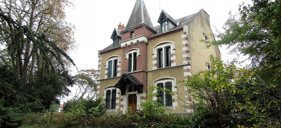 MAISON DE MAITRE – 10MN VICHY MAISON DE MAITRE – 10MN VICHY