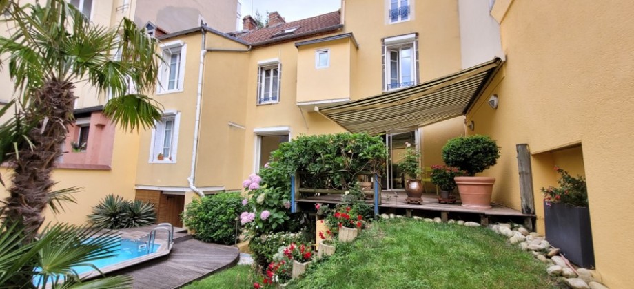 COUP DE COEUR !! 9 pièces, piscine! COUP DE COEUR !! 9 pièces, piscine!