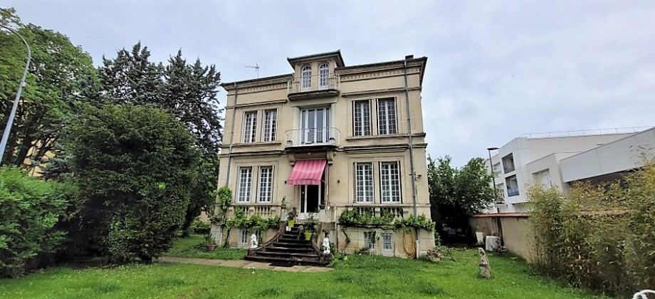 SUPERBE HOTEL PARTICULIER VICHY SUPERBE HOTEL PARTICULIER VICHY