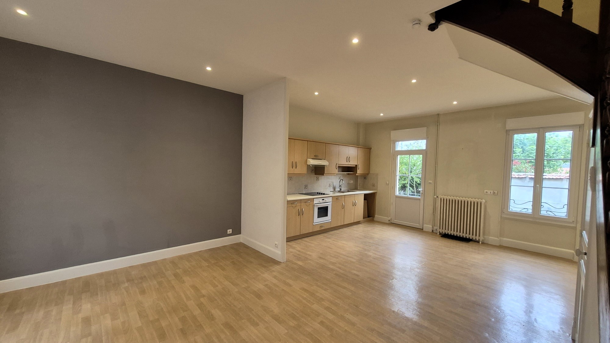 JOLIE MAISON RÉNOVÉE AVEC COUR