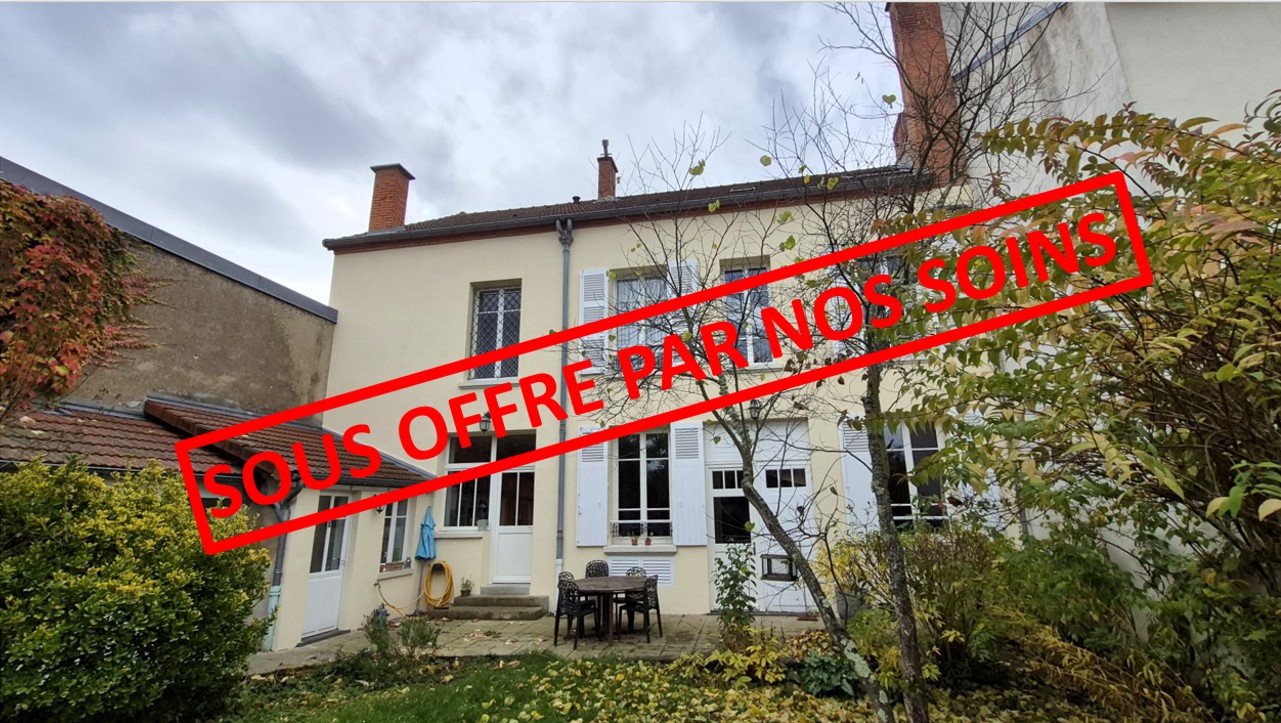 CENTRE CUSSET, GRANDE MAISON DE CARACTÈRE, JARDIN, GARAGE