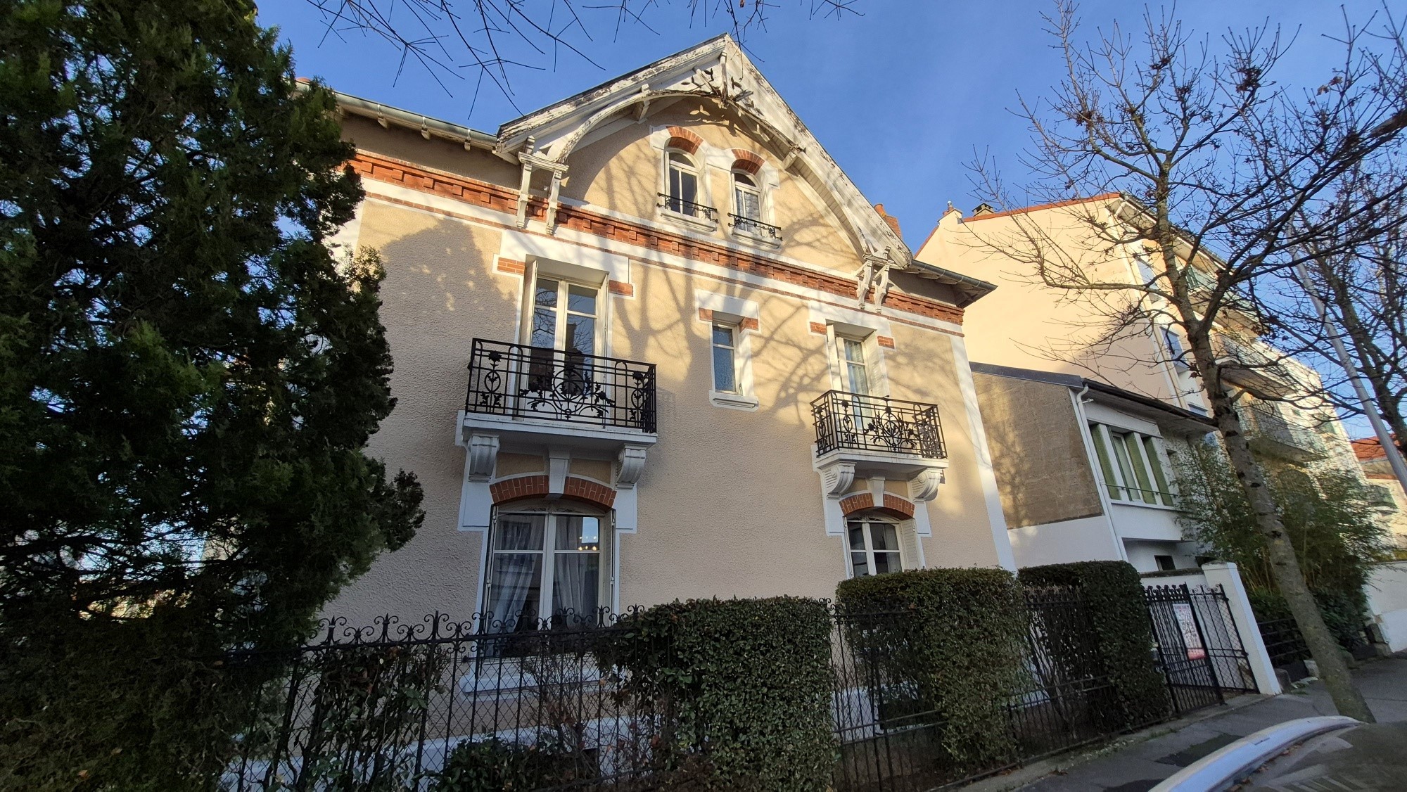 SUPERBE MAISON DE CATACTERE