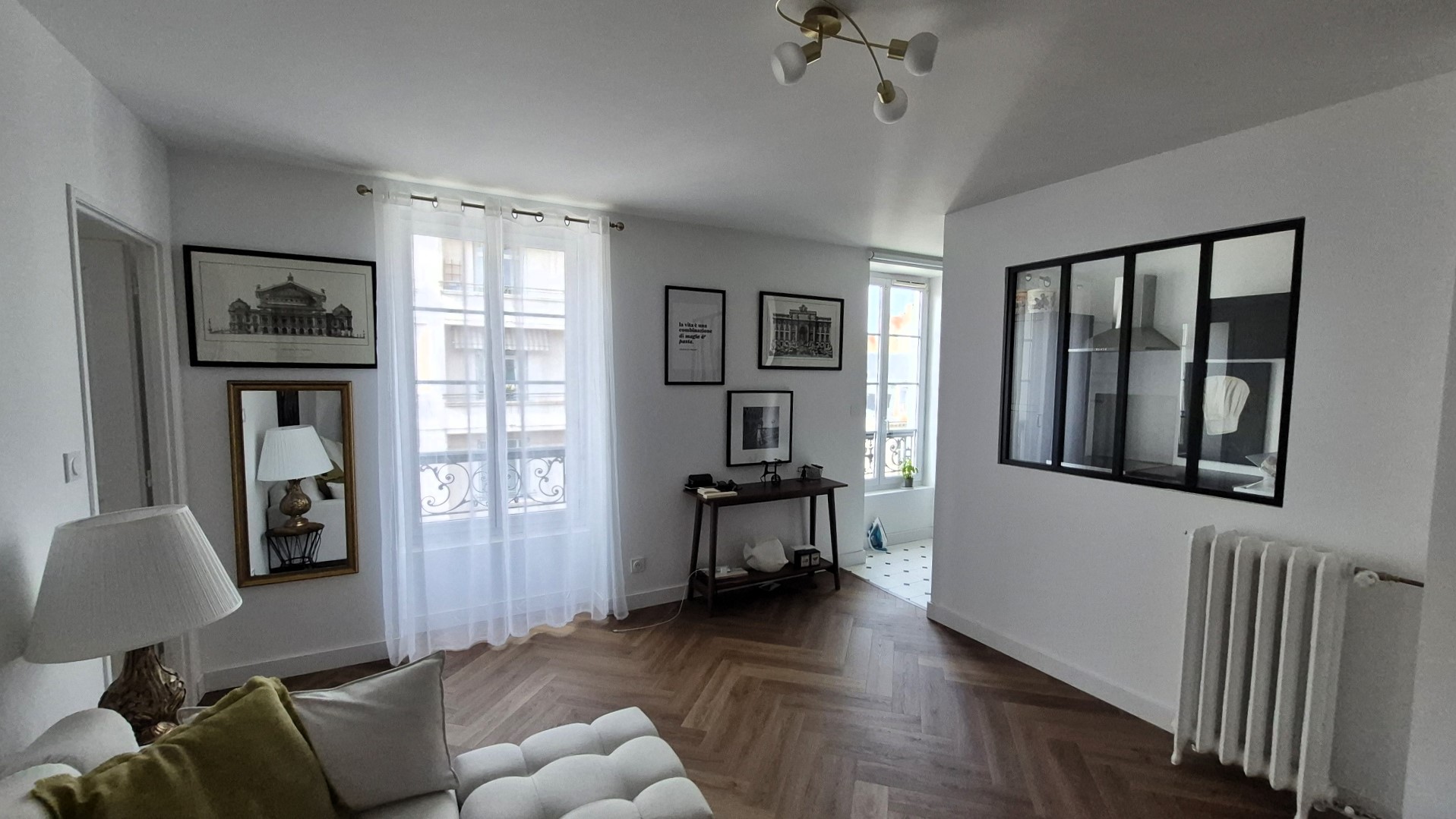 COEUR DE VILLE, GRAND F2 TOTALEMENT RÉNOVÉ