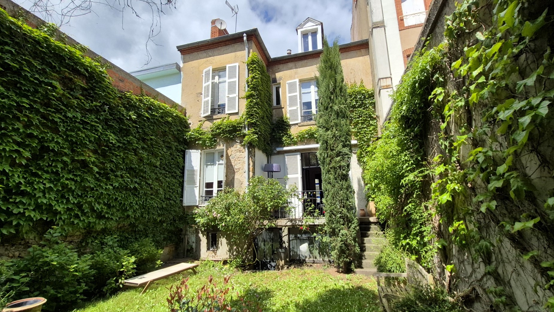 MAISON BOURGEOISE RUE PRISÉE  VICHY